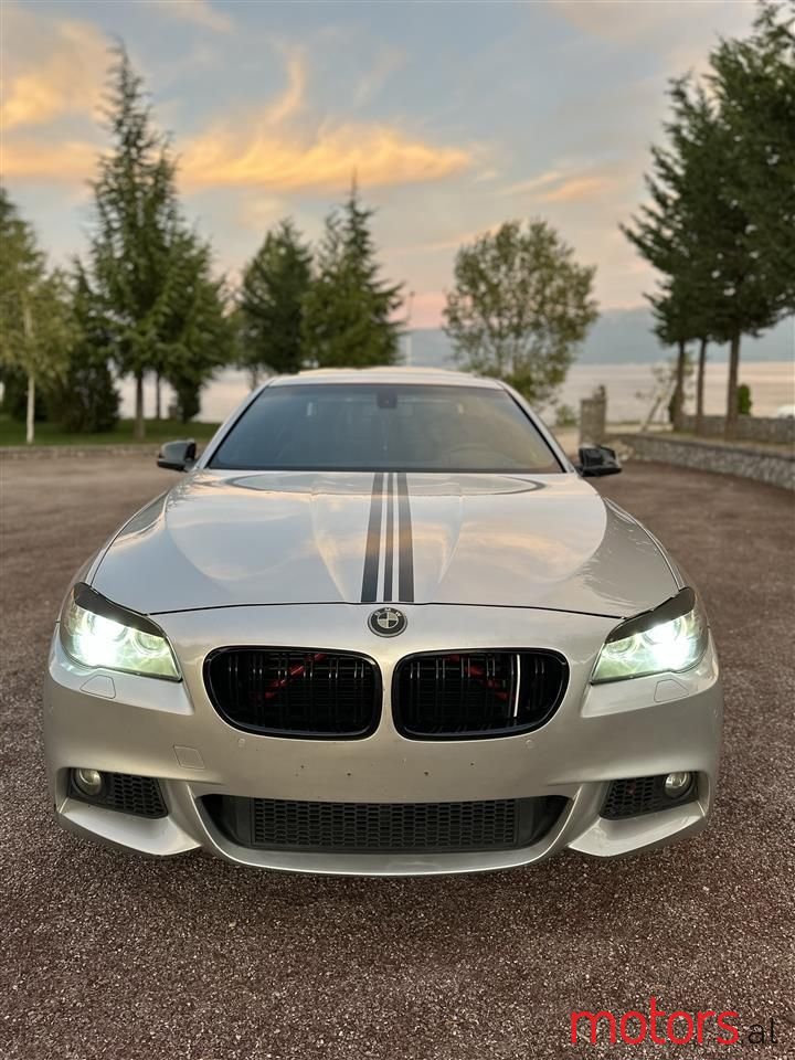 2011' BMW 550 photo #6