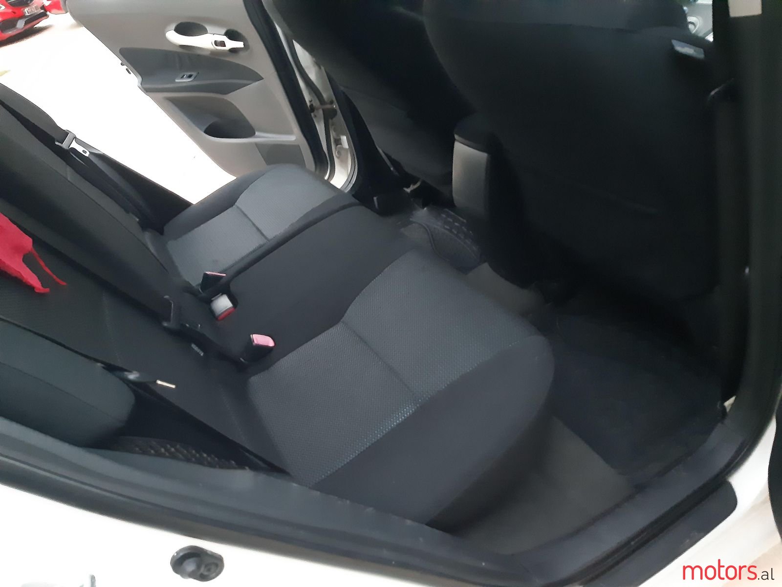 2010' Toyota Auris photo #5