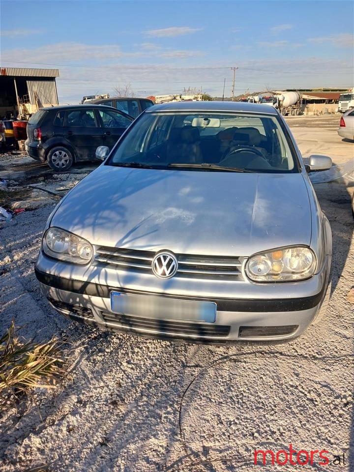 2001' Volkswagen Golf photo #2