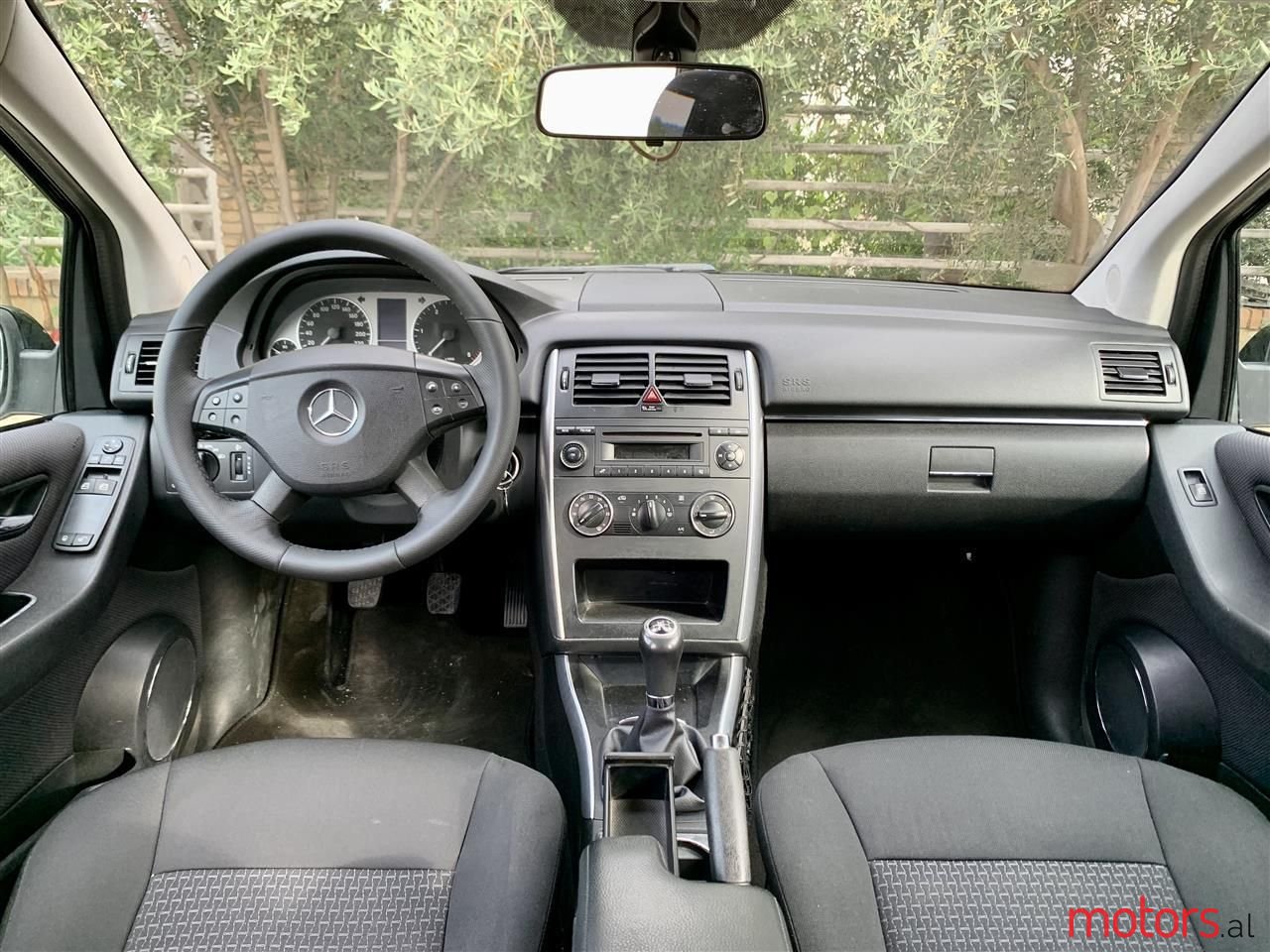 2010' Mercedes-Benz B 180 photo #3