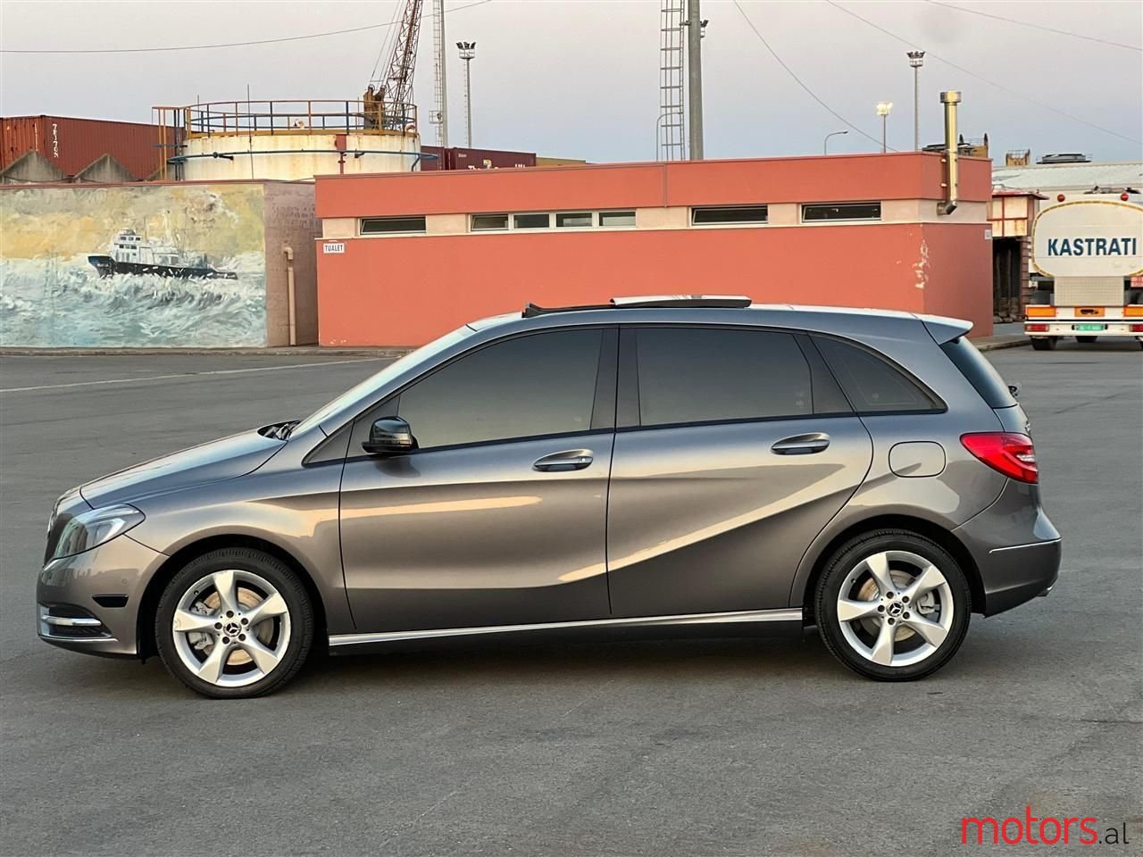 2014' Mercedes-Benz B 250 photo #3
