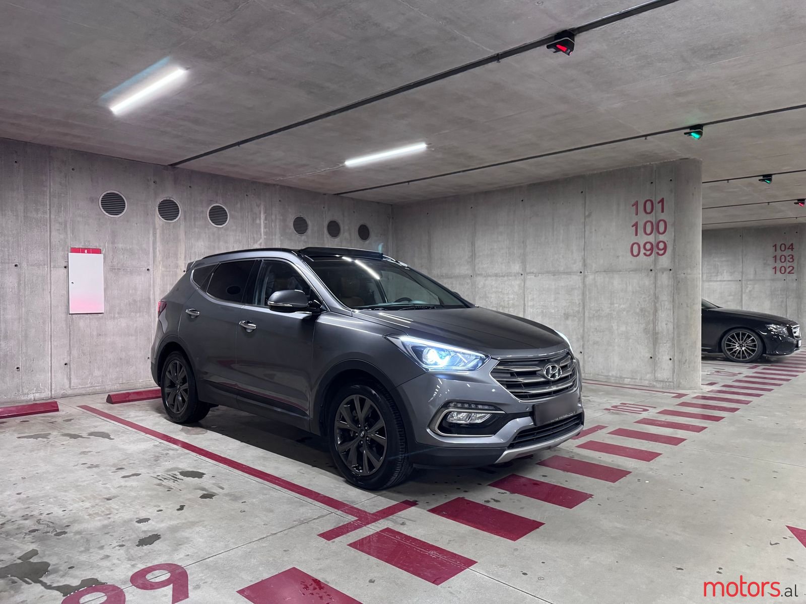 2016' Hyundai Santa Fe photo #2
