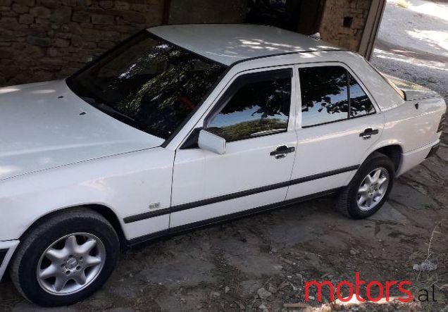 1986' Mercedes-Benz 250 photo #1