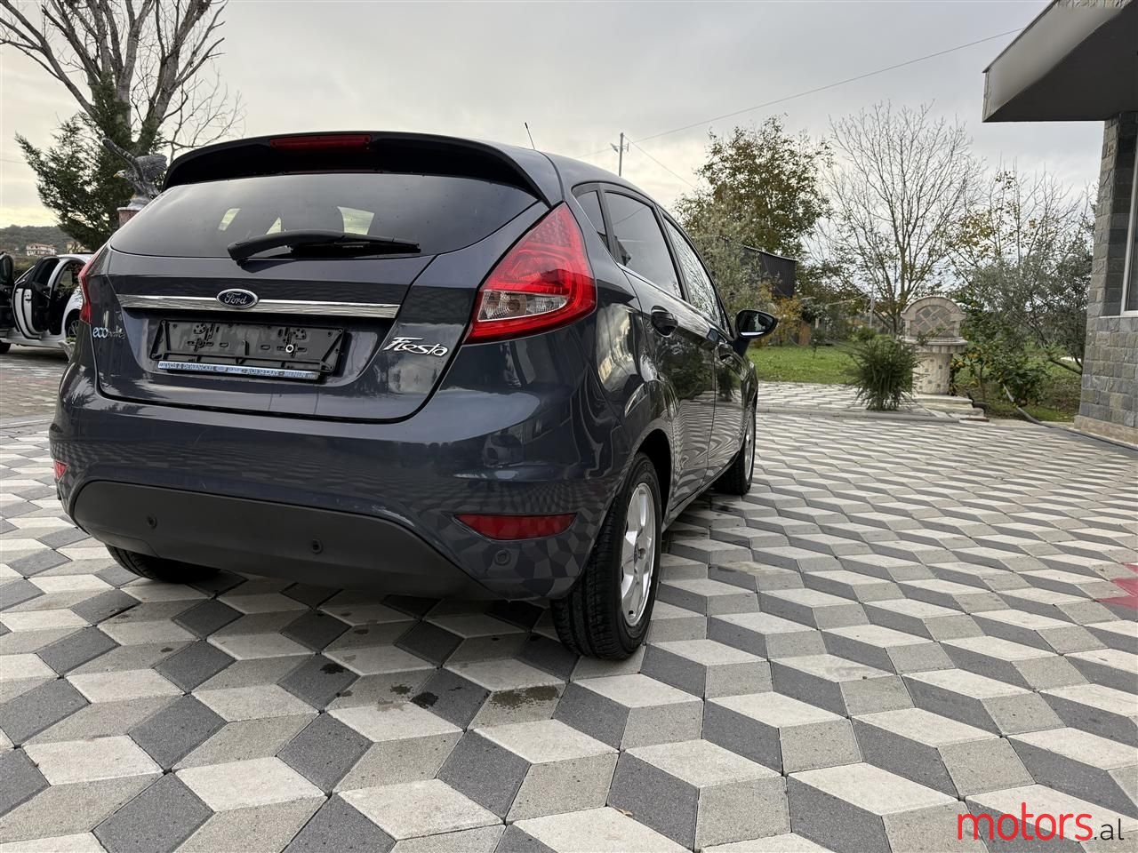 2011' Ford Fiesta photo #2