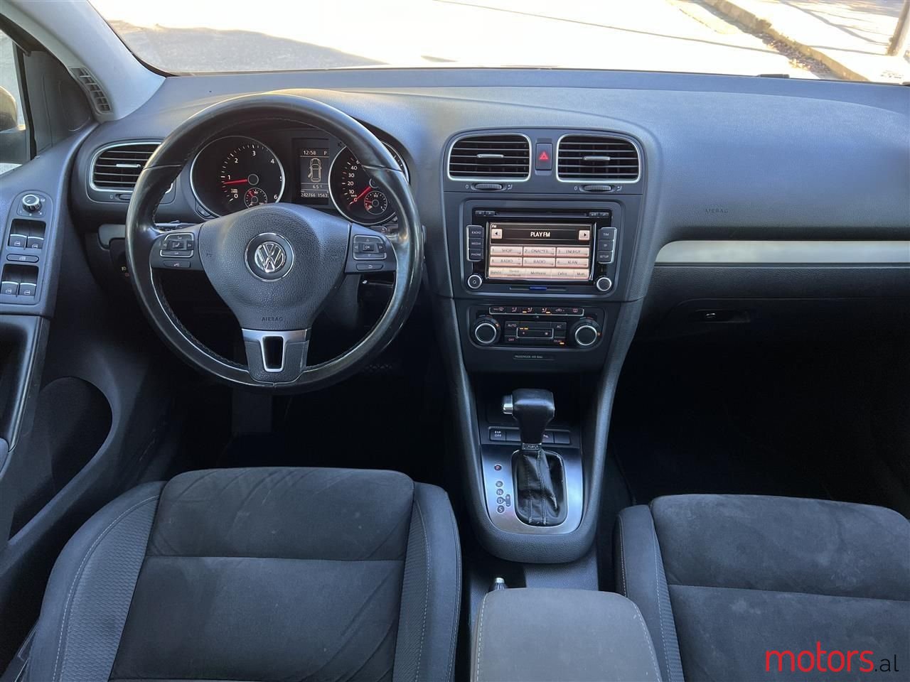 2011' Volkswagen Golf photo #3