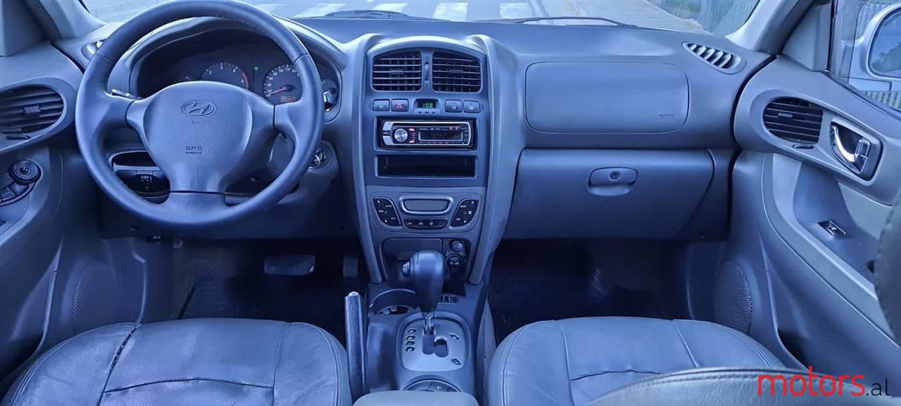 2004' Hyundai Santa Fe photo #3