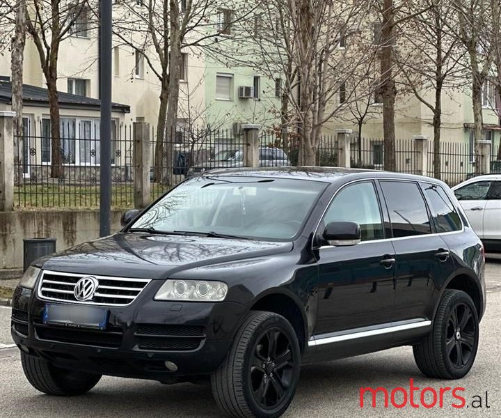 2005' Volkswagen Touareg photo #1