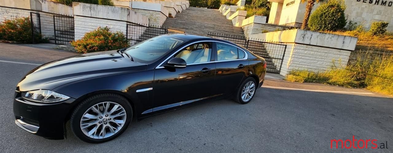 2012' Jaguar XF photo #4