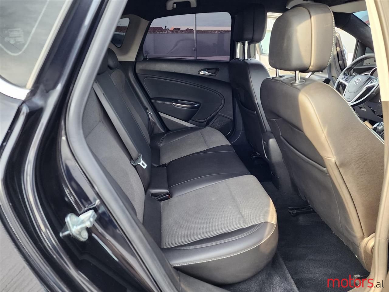 2010' Opel Astra photo #4