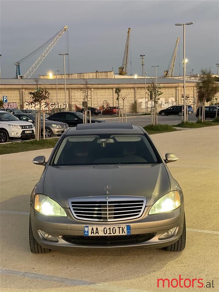 2008' Mercedes-Benz 320 photo #4