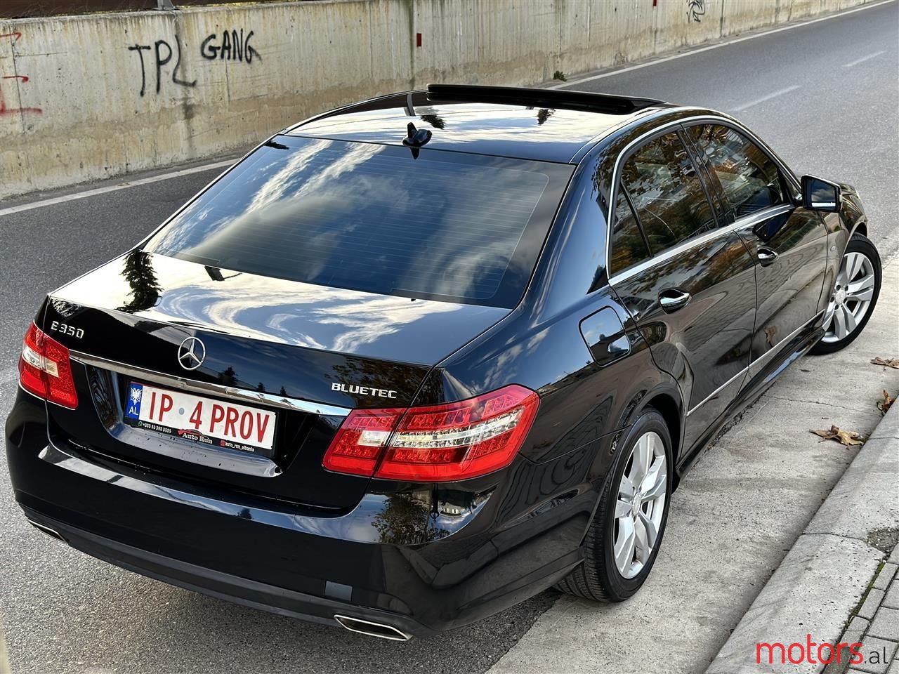 2011' Mercedes-Benz E 350 photo #4