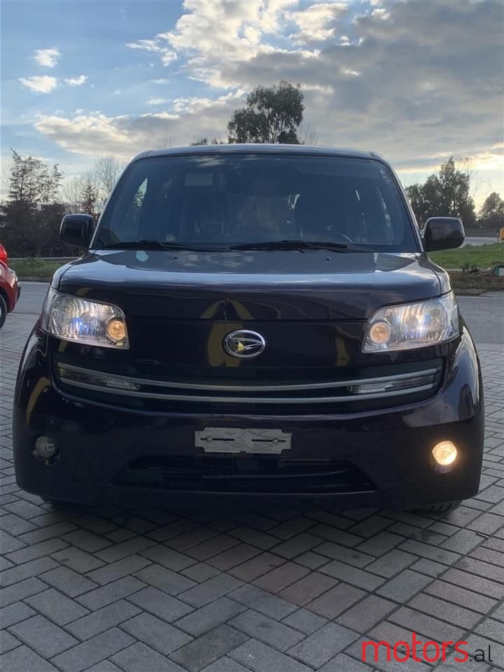 2010' Daihatsu Materia photo #2