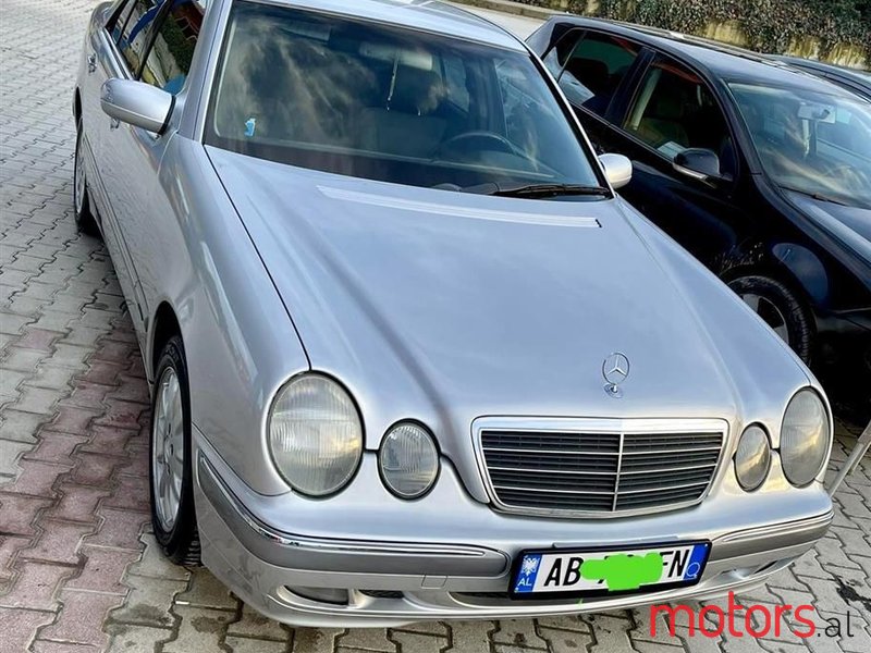 2000' Mercedes-Benz E 220 photo #5