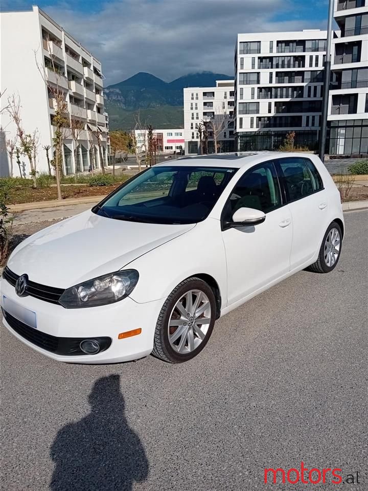 2011' Volkswagen Golf photo #1