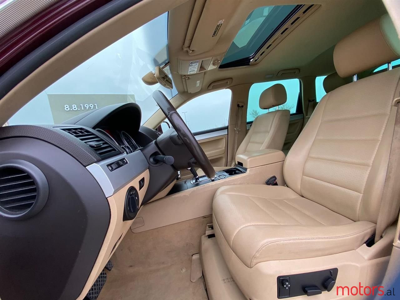 2009' Volkswagen Touareg photo #6