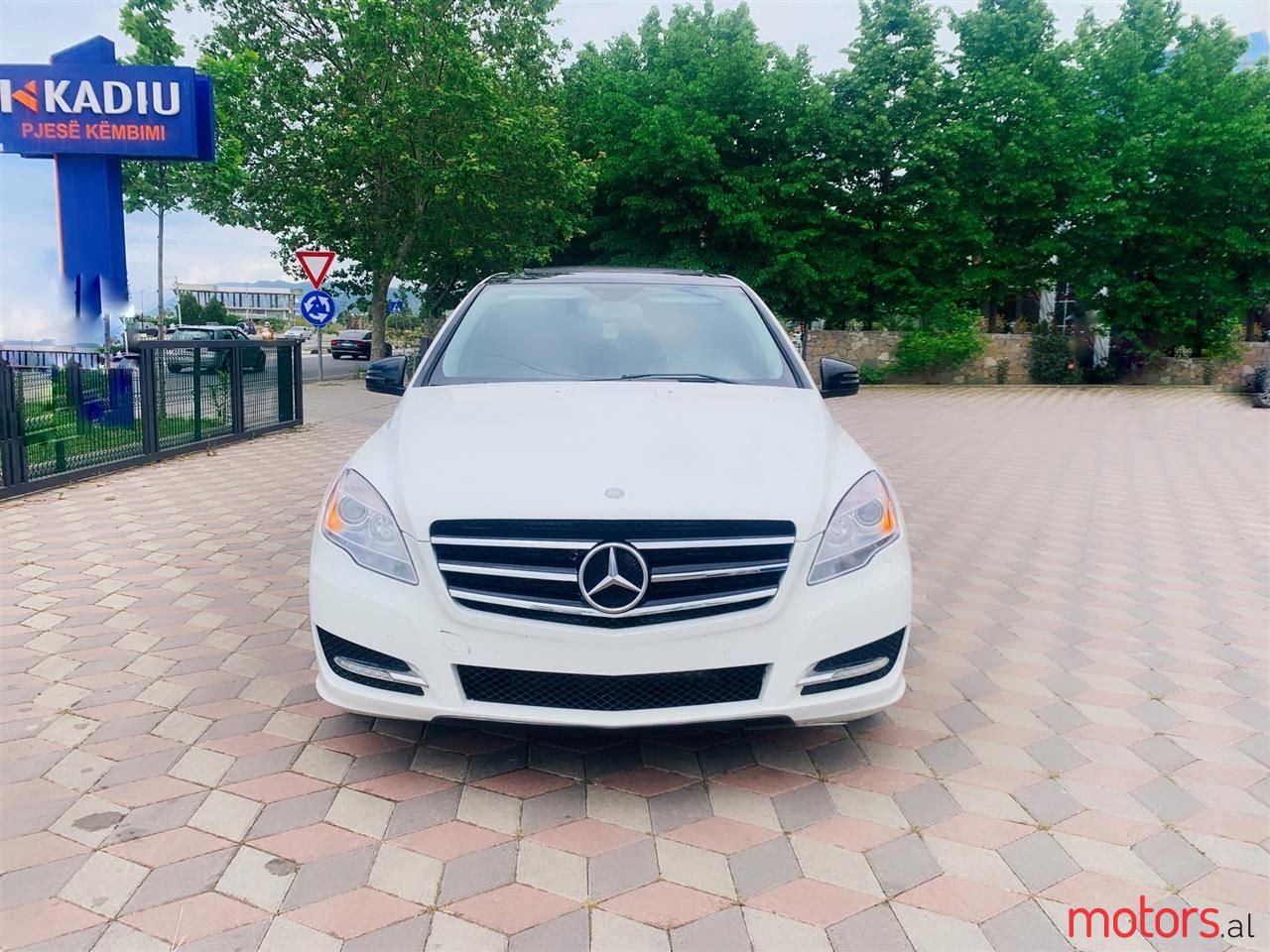 2012' Mercedes-Benz R 350 photo #5