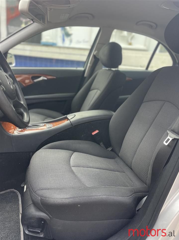 2008' Mercedes-Benz E 200 photo #6