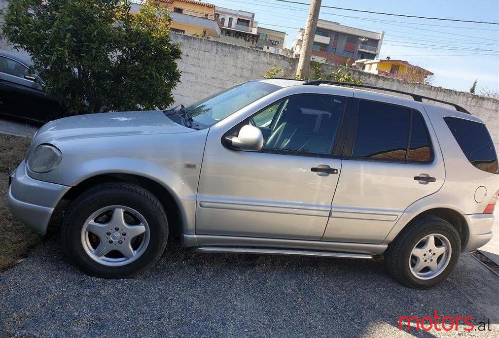 2009' Volkswagen Ml 270 photo #2