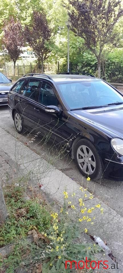 2004' Mercedes-Benz C 220 photo #3