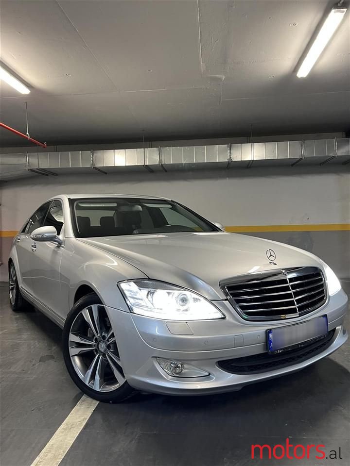 2009' Mercedes-Benz 320 photo #1