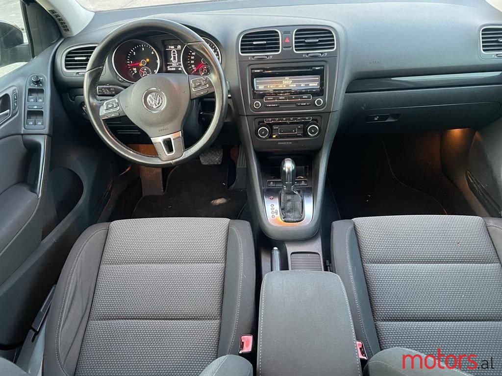 2011' Volkswagen Golf photo #2