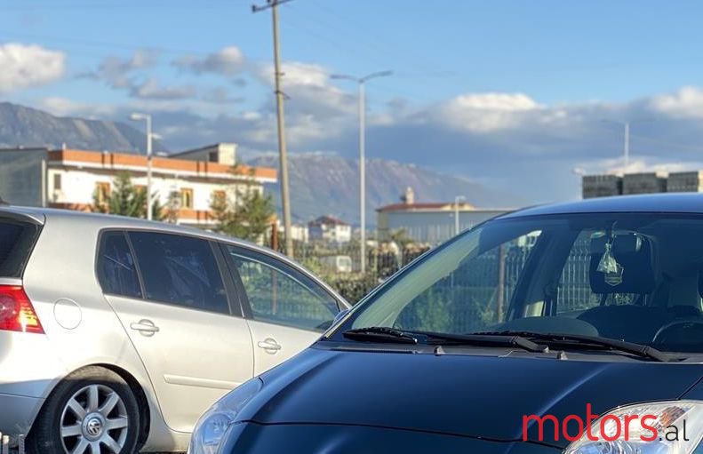 2006' Toyota Yaris photo #2