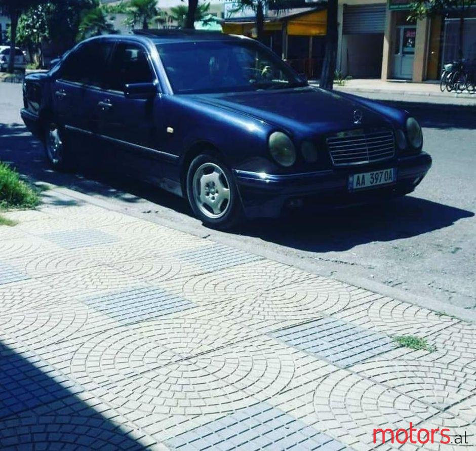 1998' Mercedes-Benz 220 photo #1