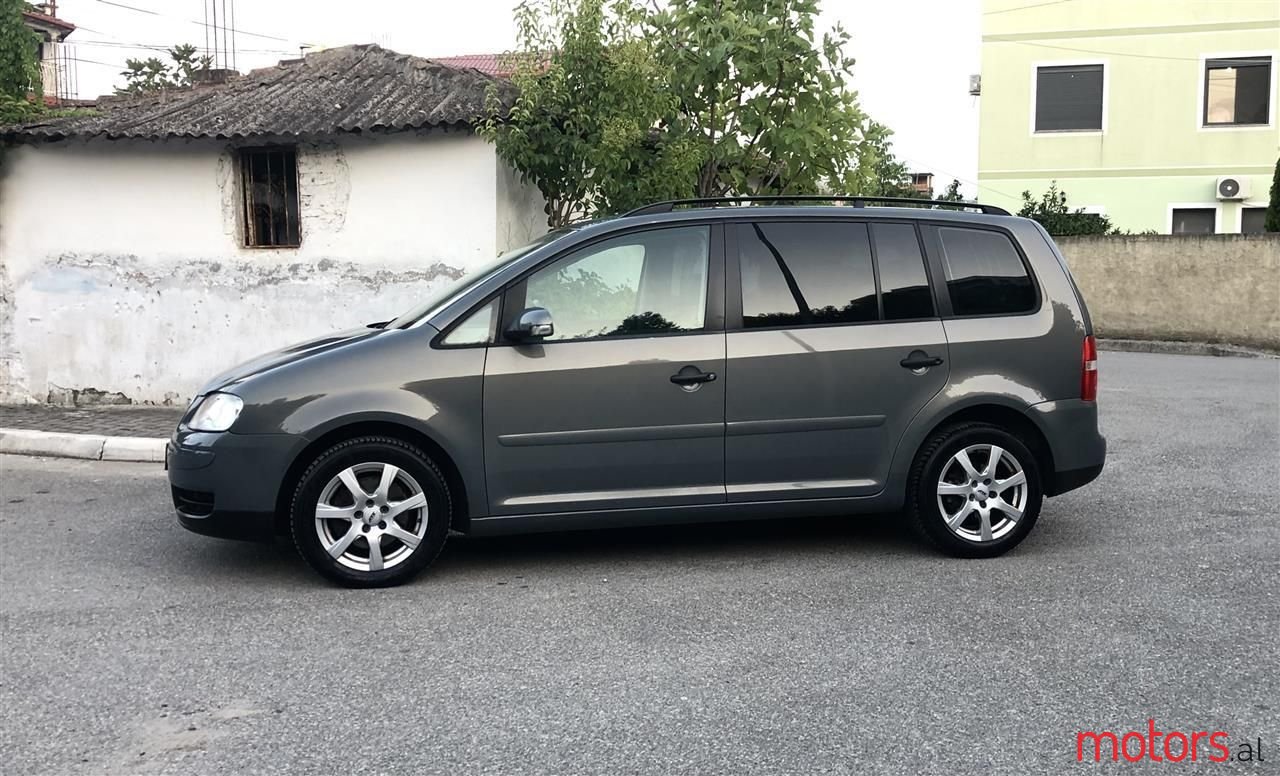 2006' Volkswagen Touran photo #2