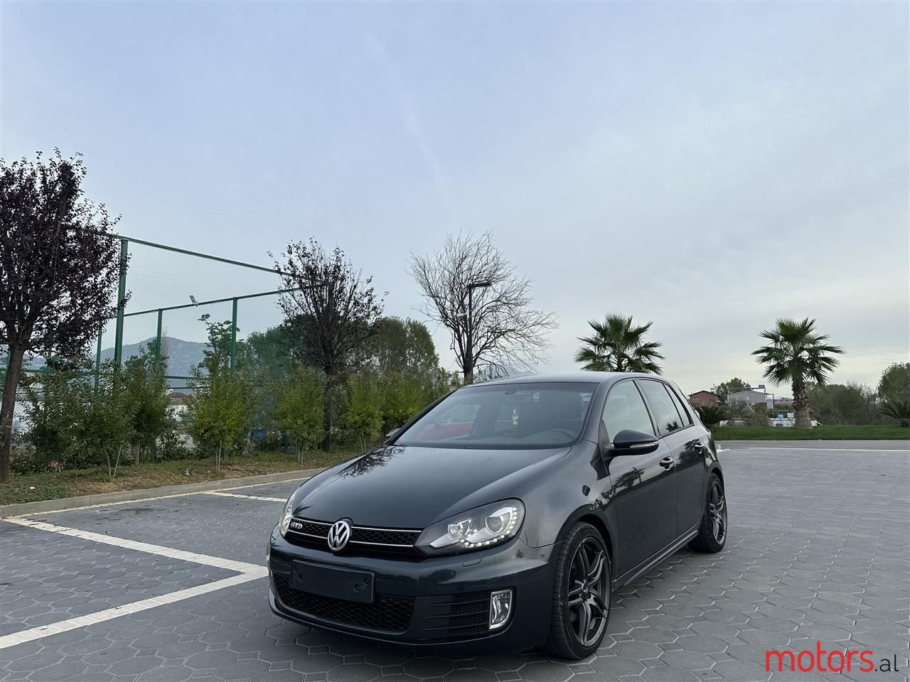2011' Volkswagen Golf photo #1