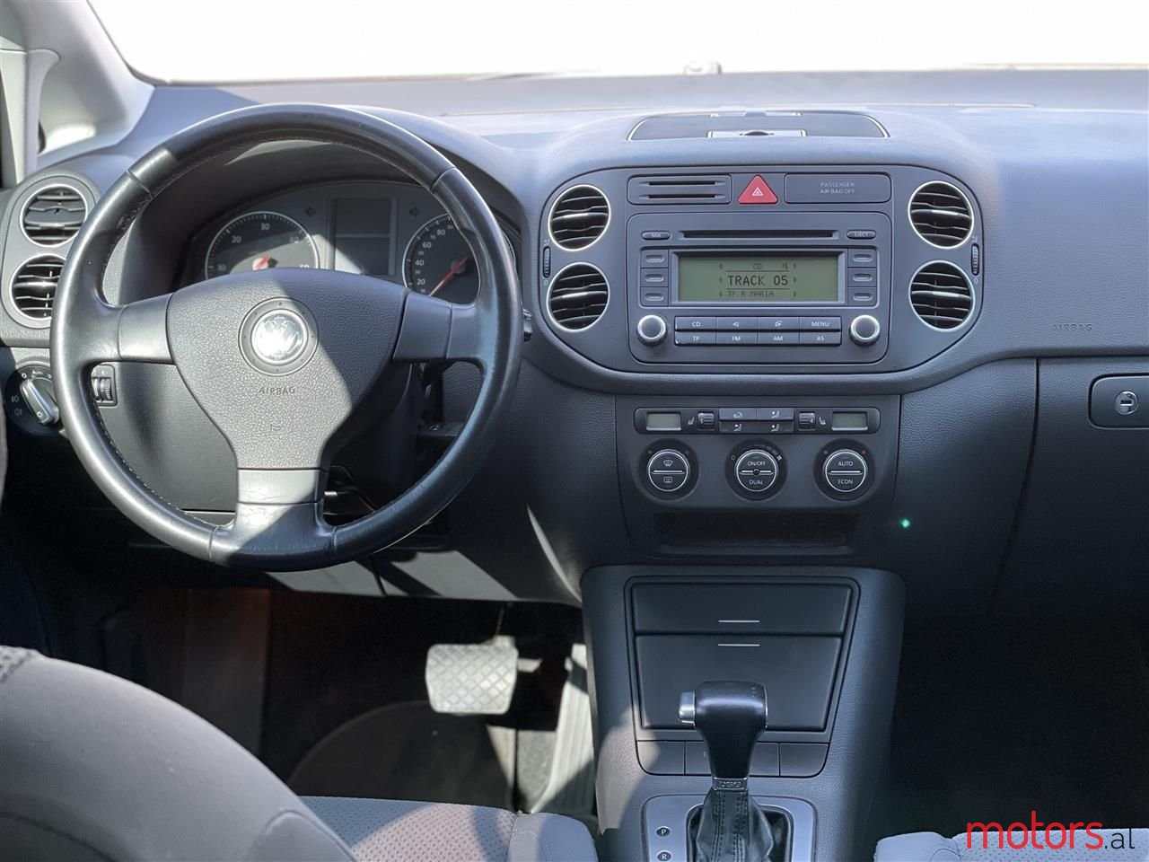 2005' Volkswagen Golf photo #6