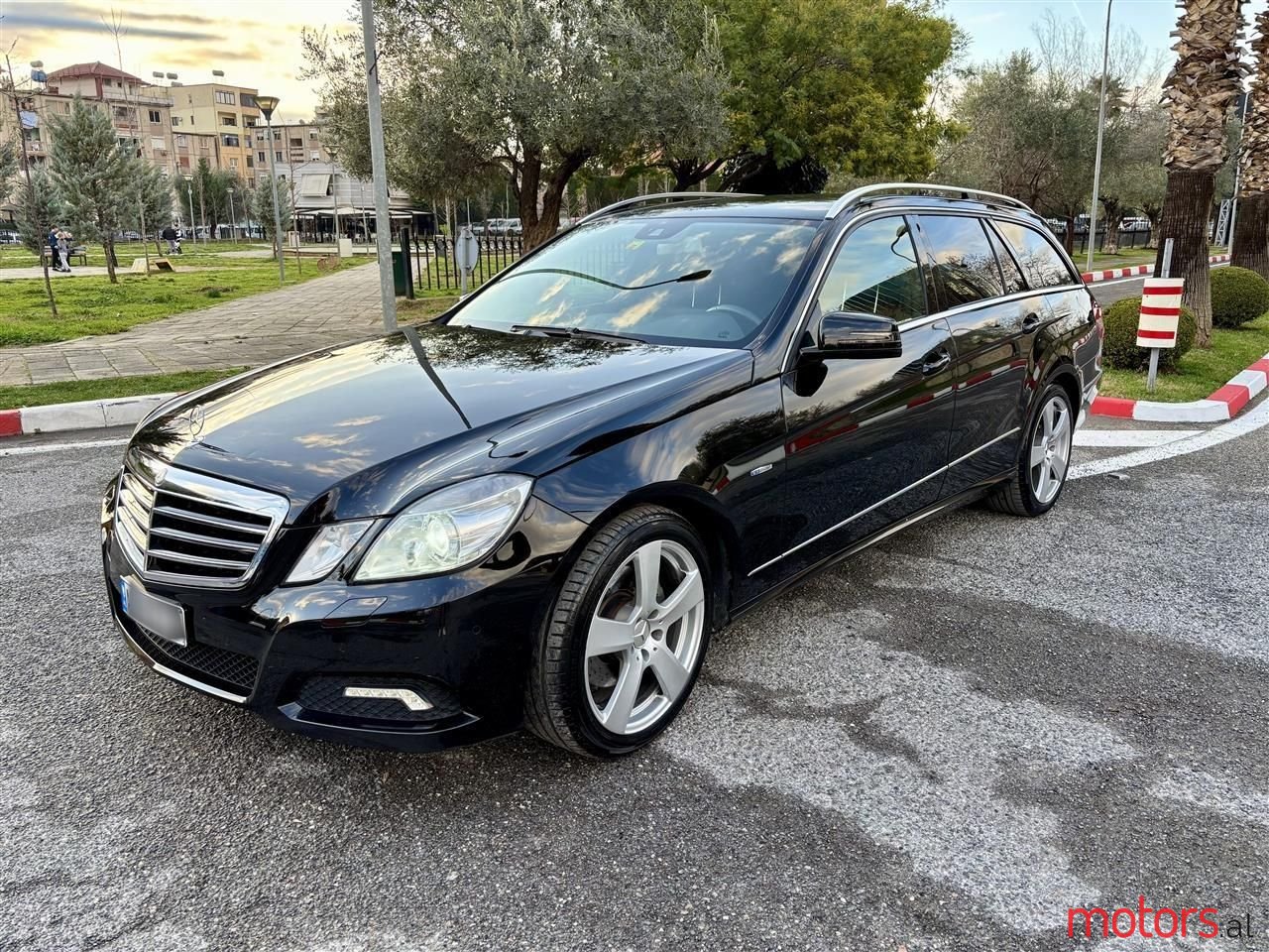 2011' Mercedes-Benz 350 photo #1