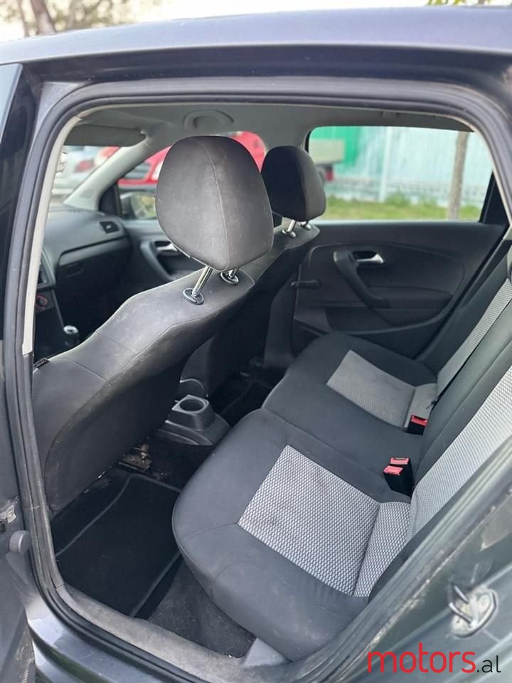 2010' Volkswagen Polo photo #6