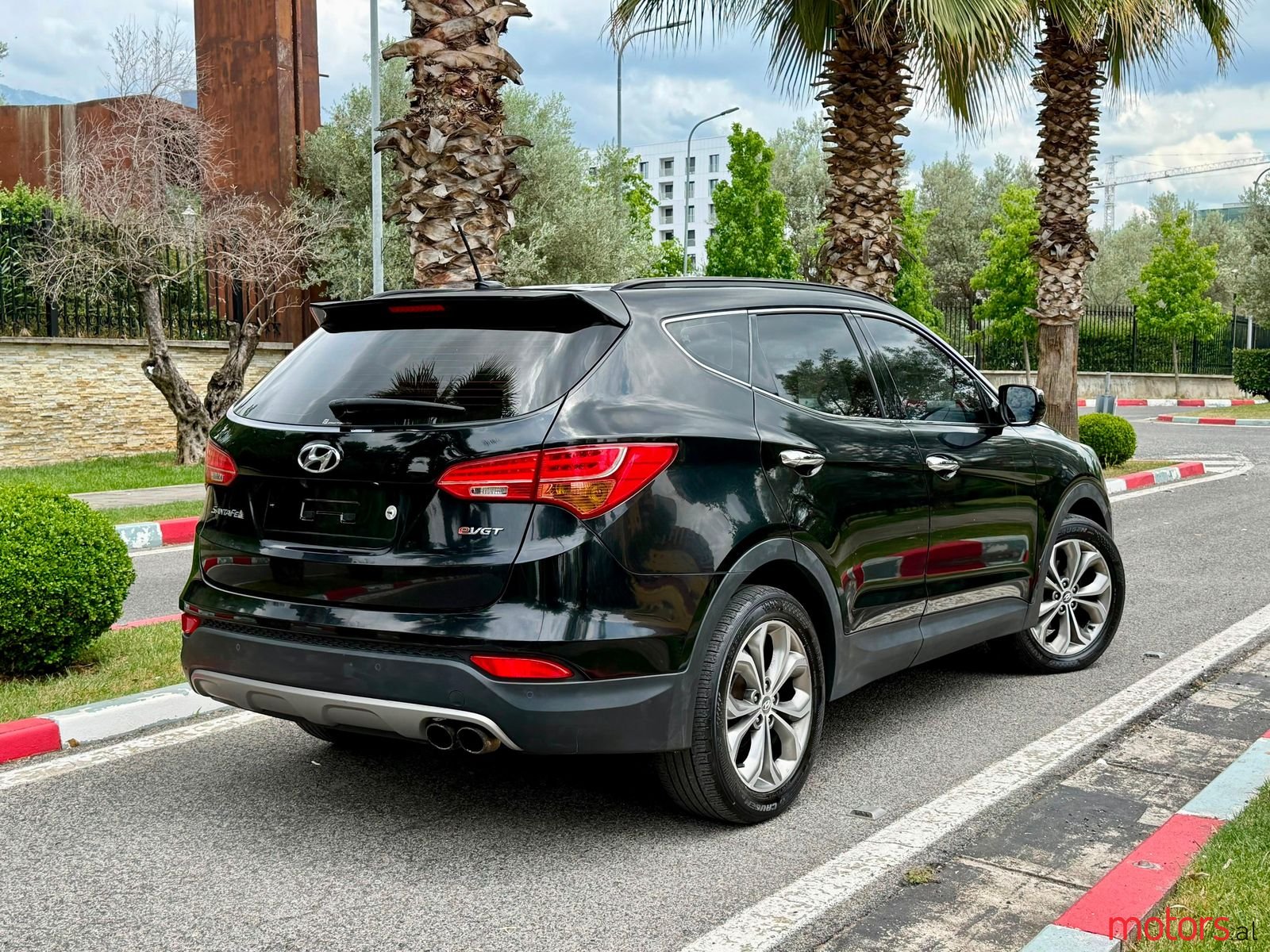 2013' Hyundai Santa Fe photo #3