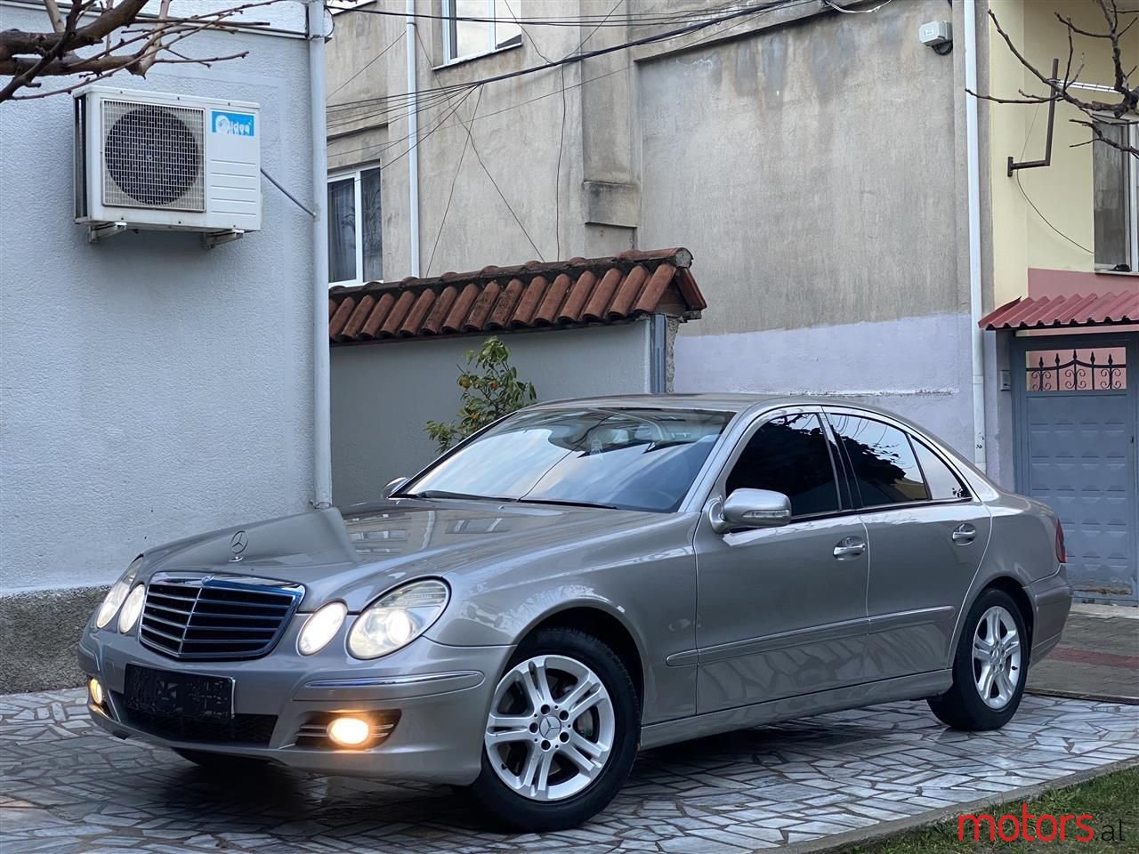 2008' Mercedes-Benz E 220 photo #2