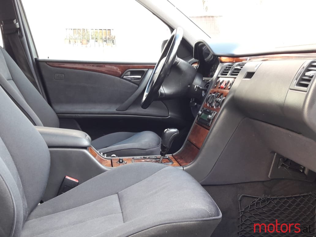 2003' Mercedes-Benz 220E Mercedes-Benz E220 CDi Eleganc photo #6