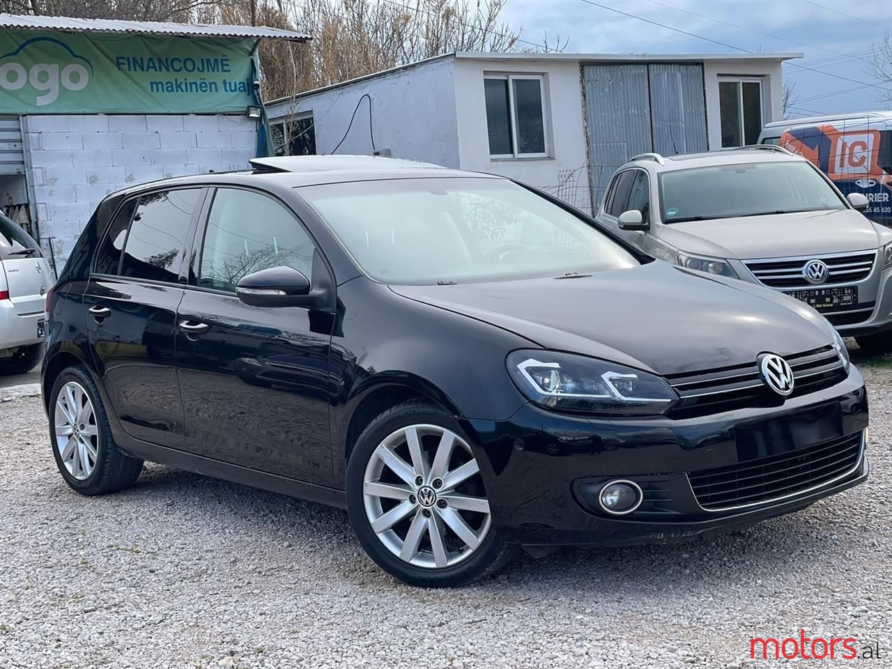 2011' Volkswagen Golf photo #1