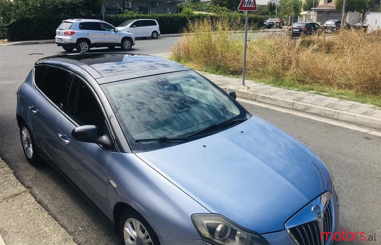 2008' Lancia Delta photo #2