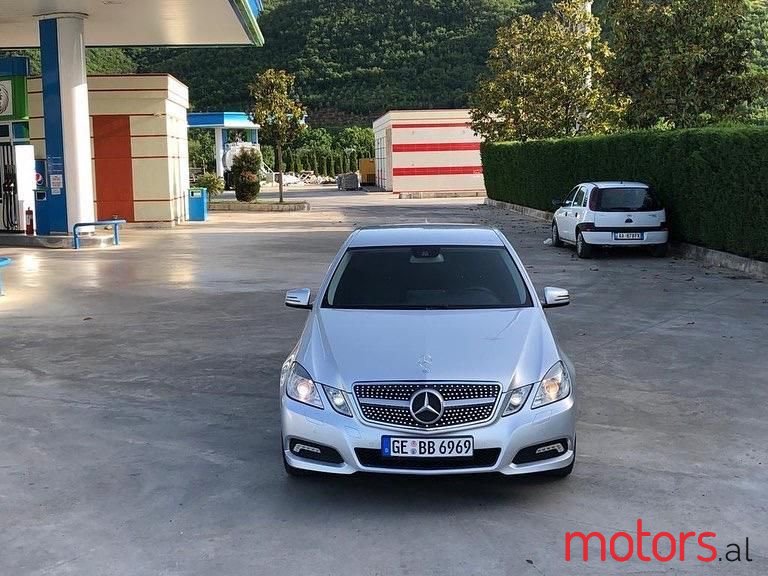 2010' Mercedes-Benz E 220 photo #3