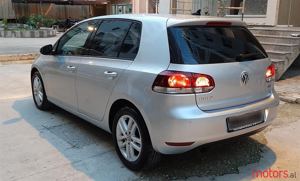 2011' Volkswagen Golf photo #1