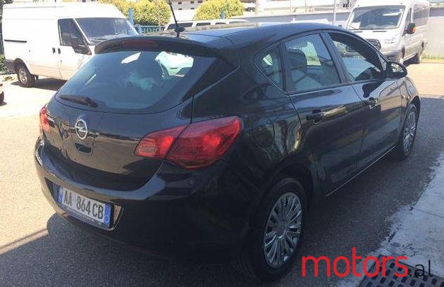 2011' Opel Astra photo #1