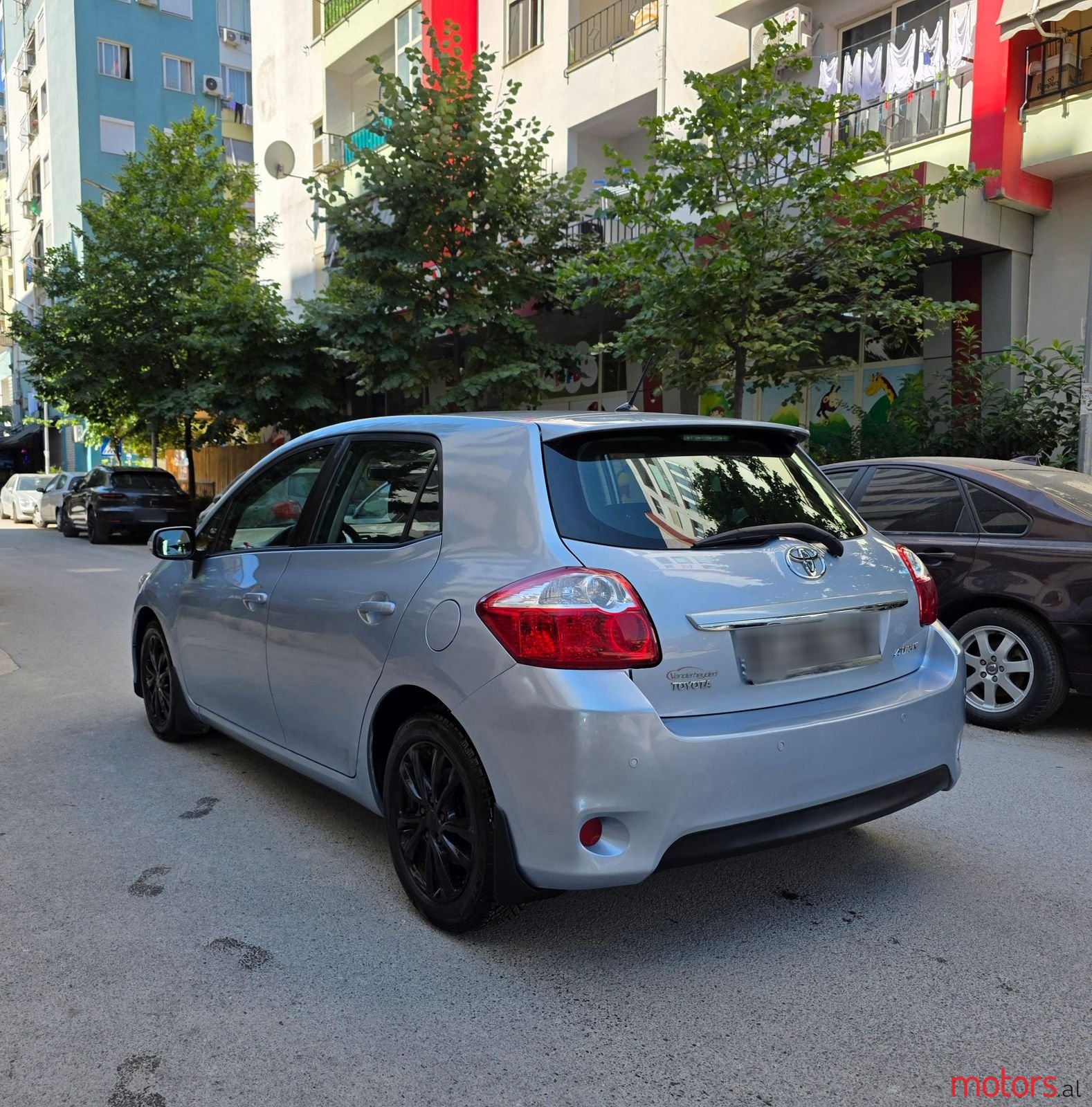 2012' Toyota Auris photo #2