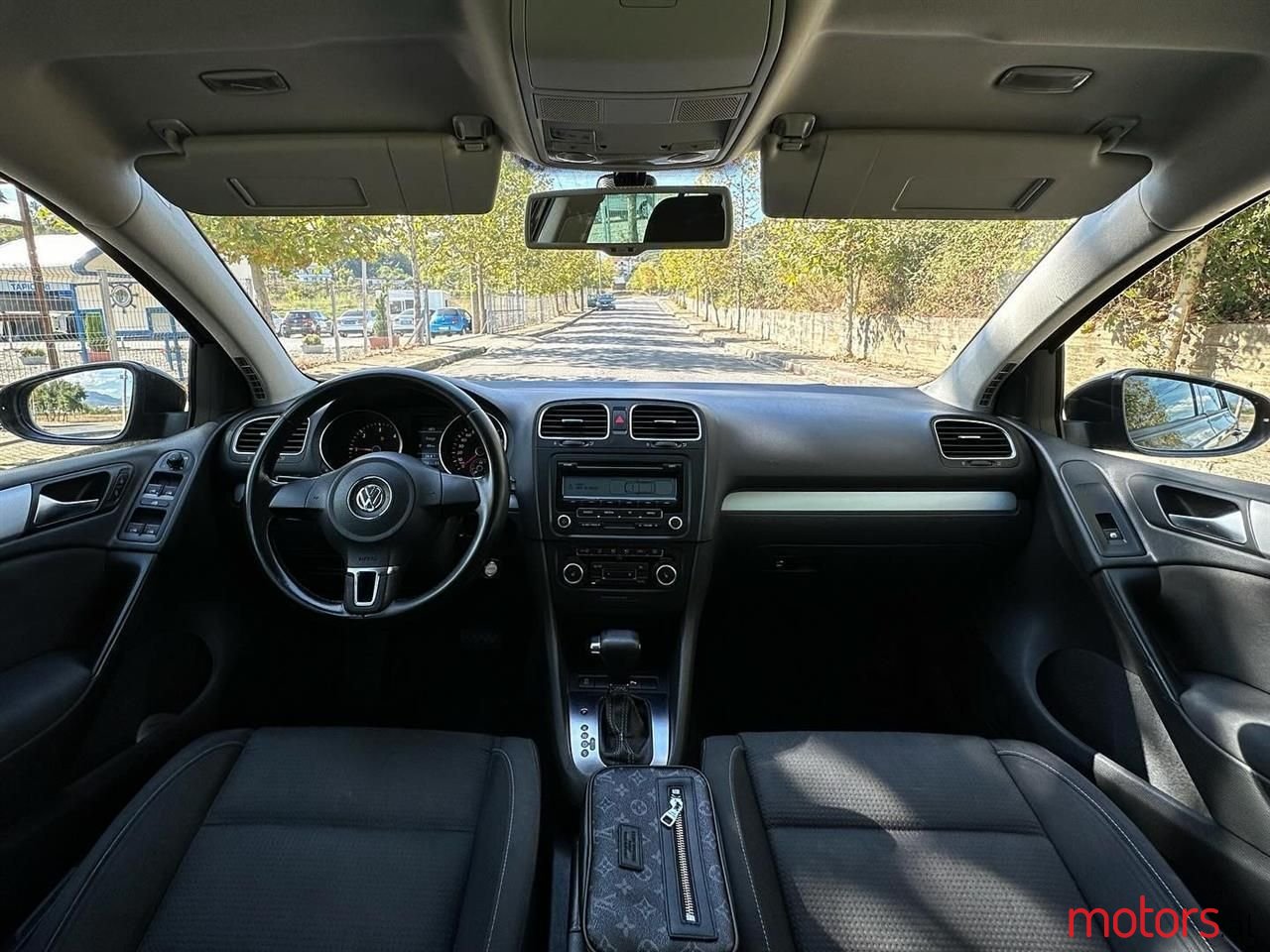 2010' Volkswagen Golf photo #5