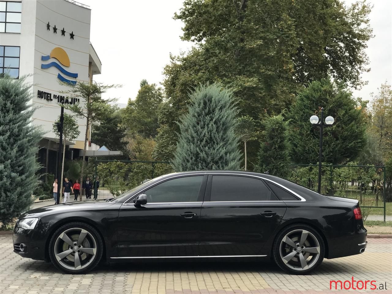 2012' Audi A8 photo #4