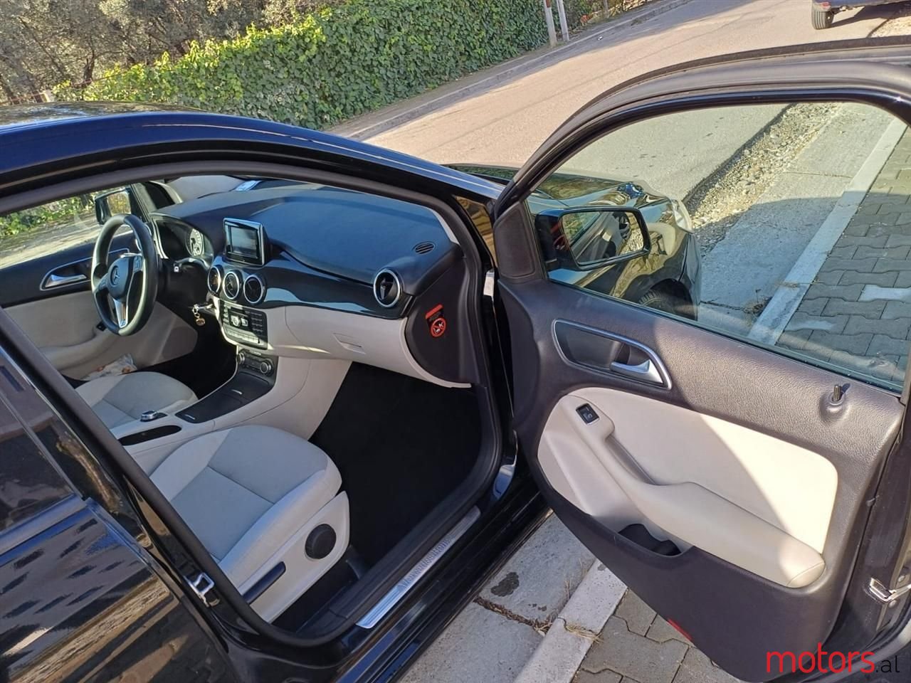 2013' Mercedes-Benz B 180 photo #6