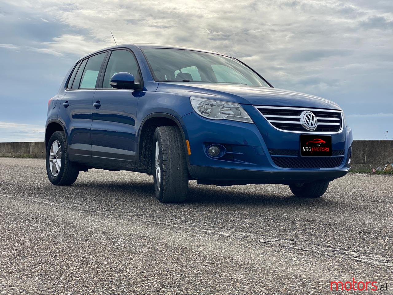 2009' Volkswagen Tiguan photo #1