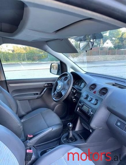 2011' Volkswagen Caddy photo #3