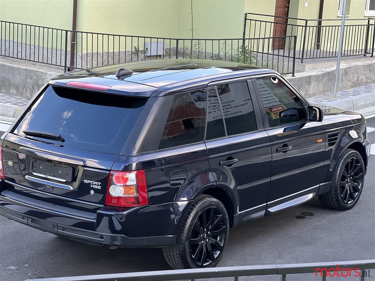 2009' Land Rover Range Rover Sport photo #2