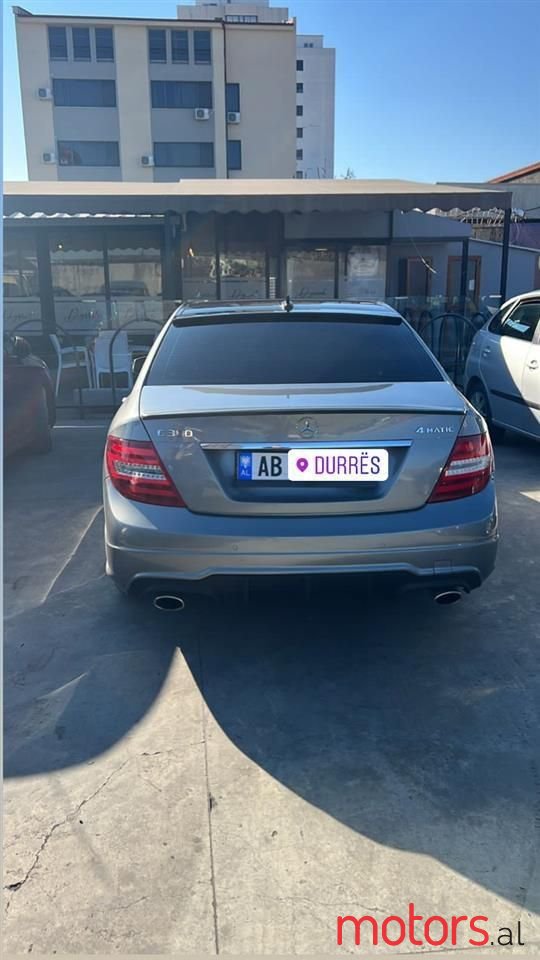 2012' Mercedes-Benz C 300 photo #2