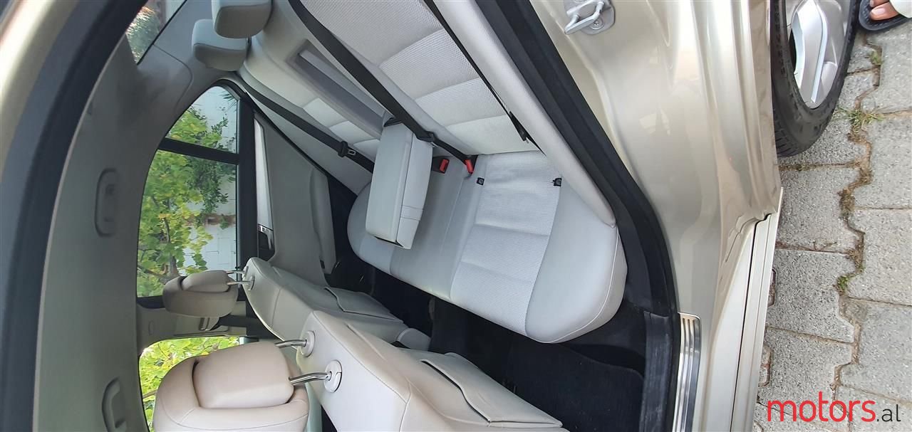 2011' Mercedes-Benz 200 photo #3