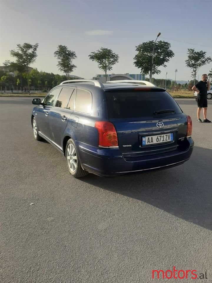 2005' Toyota Avensis photo #5